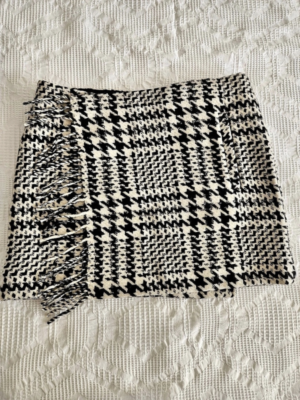 Eddie Bauer Houndstooth Fringe Mini Wrap Skirt Size 4